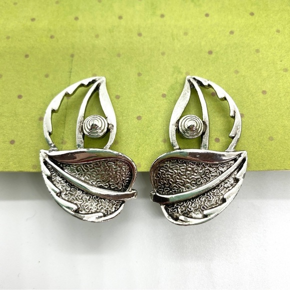 SARAH COVENTRY Windsong Silver Leaves Clip-On Earrings Vintage - Picture 6 of 7